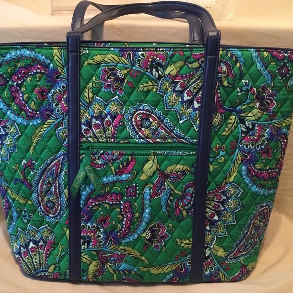 Vera Bradley Handbags - NWT Vera Bradley Emerald Paisley Trimmed Vera Tote